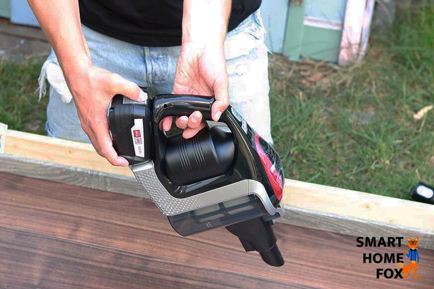 You can remove the battery with one click